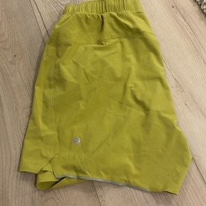 Men’s olive green Lululemon shorts- surgeline 6’